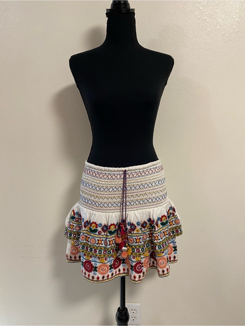 Zara Mini Skirt Women Size Small White Embroidered Tiered Mini Skirt